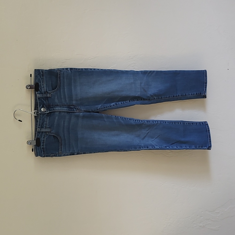 American Eagle size 6 capris